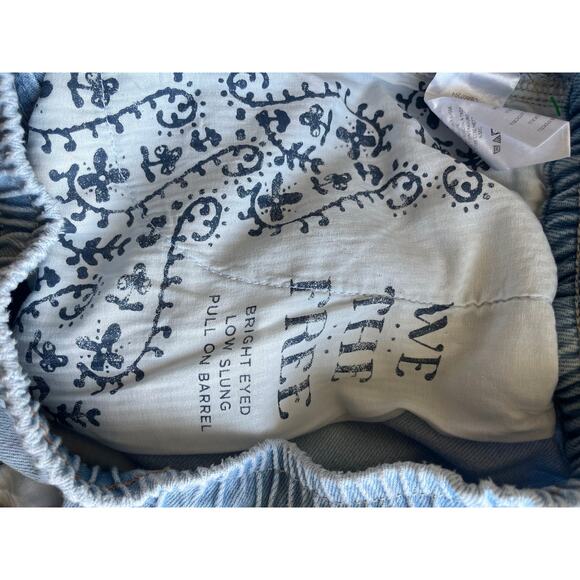 Free People Bright Eyed Low Slung Pull on Barrel Jeans Size Large - Picture 5 of 5